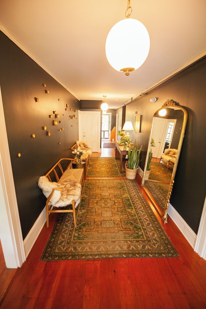 Yellow House Inn
