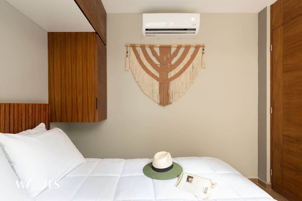 Luminous 2 BR With Roof Pool Close to Hotel Zone by Waves Management