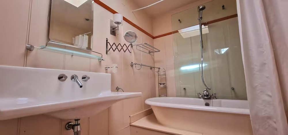 118 A Perfect Blend of Charm and Luxury