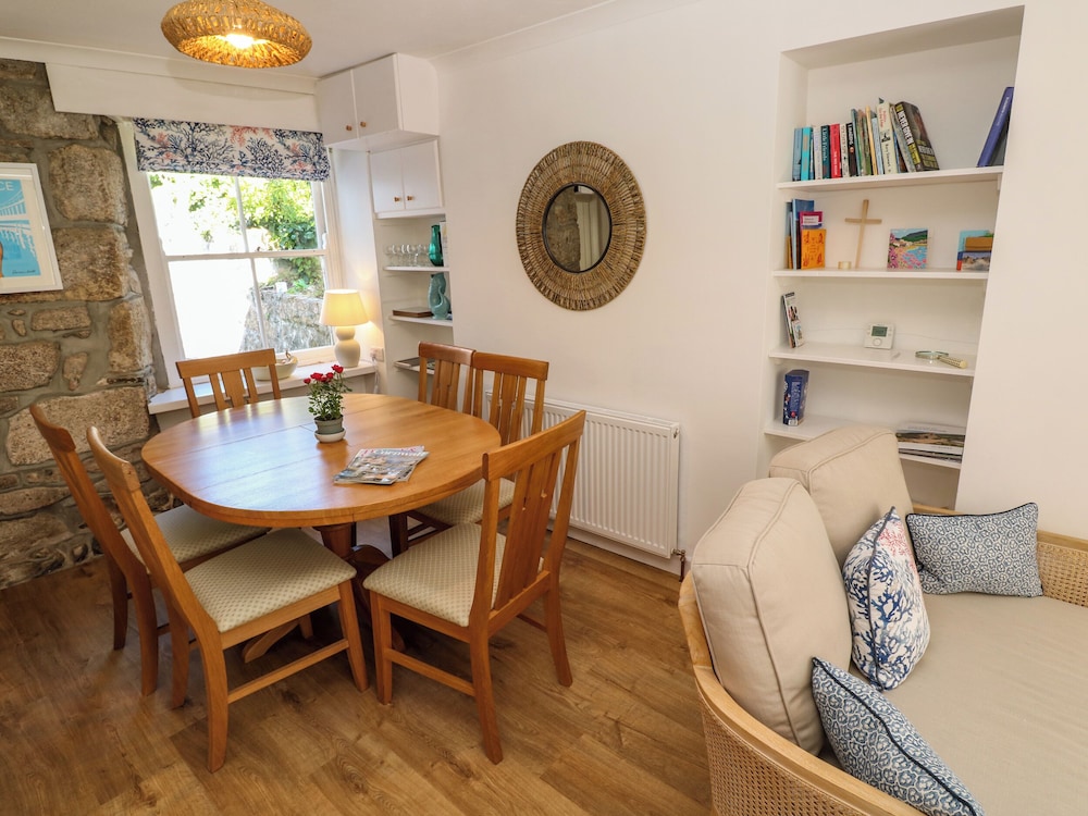 6 Bellair Road
