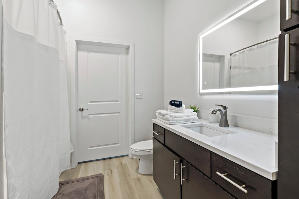 ROVE LIVING/KB - Midtown205