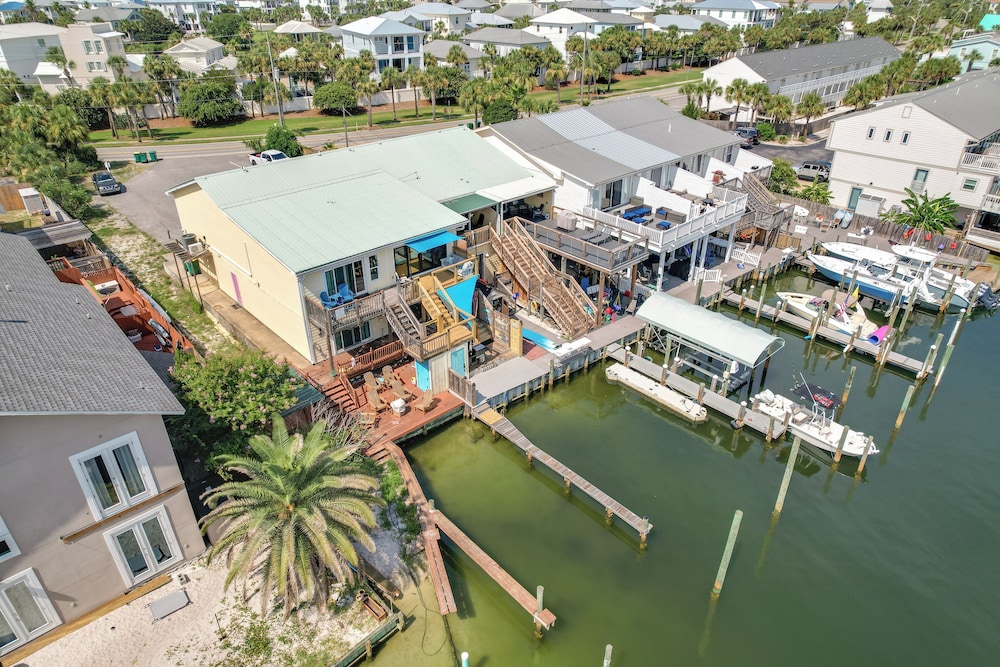 Boat, Fish & Walk to Beach: Waterfront Destin Gem!