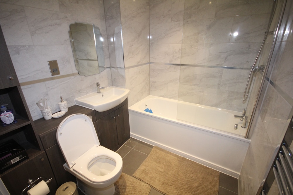 West Drayton Vacations - Holden Court - Property Image 4