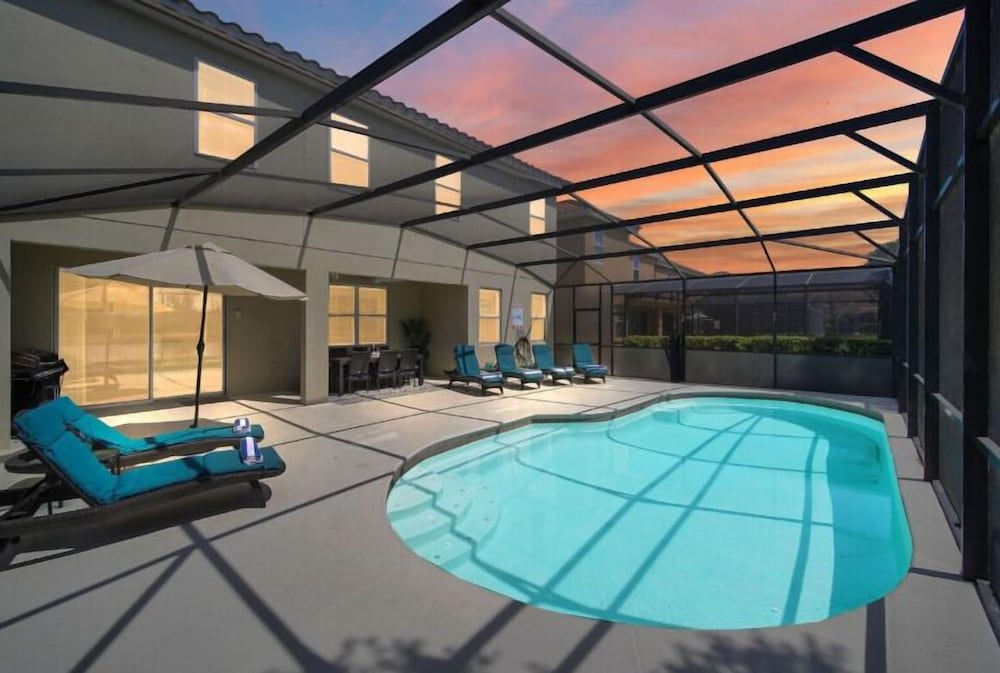 Stunner 6Br W/ South Pool, Lake View & Near Golf
