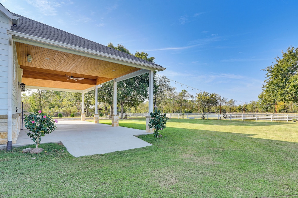 Farm Animals On-site: Needville Ranch Getaway!