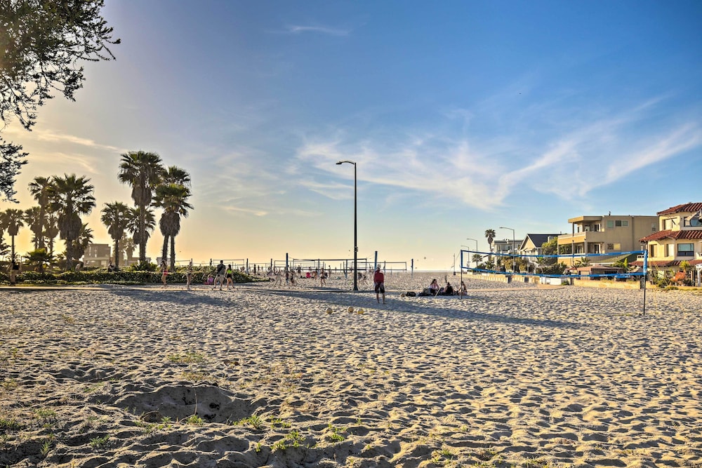 San Diego Hub w/ Bay Views - 1 Block to Beach!