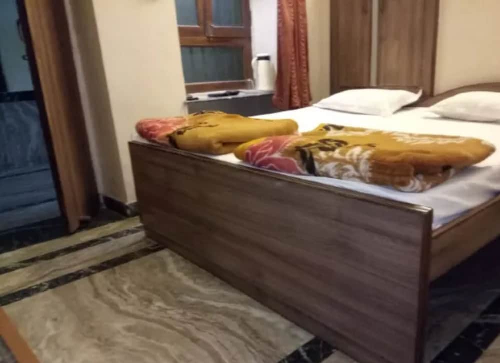 Goroomgo The Central Guest House Kanpur view 3