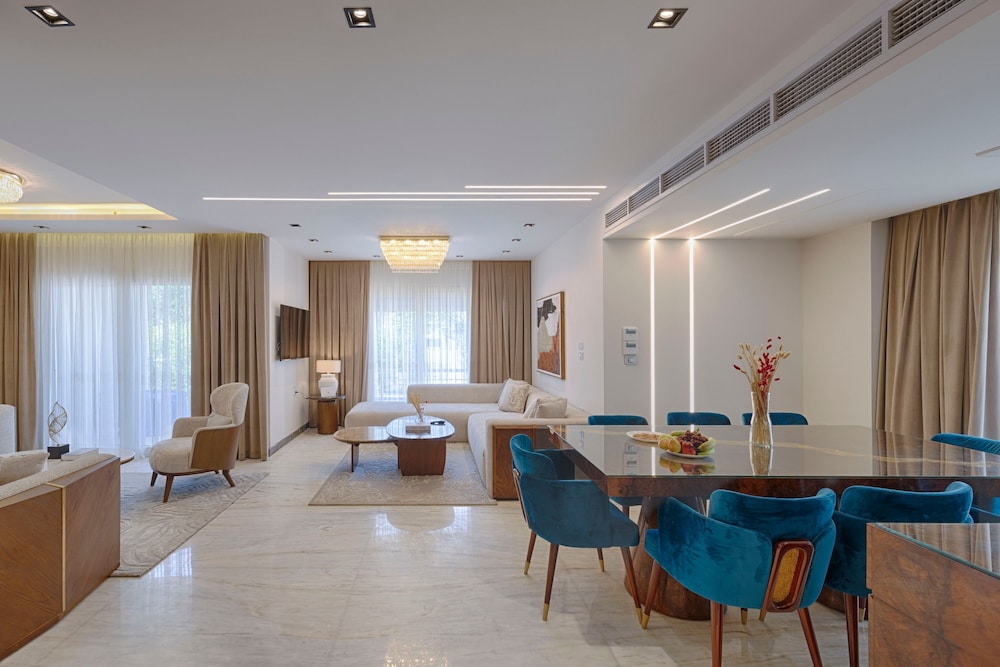 Vesta - Luxury Villa - 3BR - CFC I