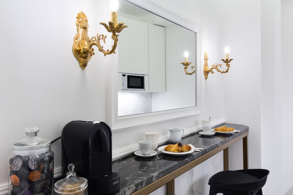 Chestnut & Eliza Suites - Superior Homes