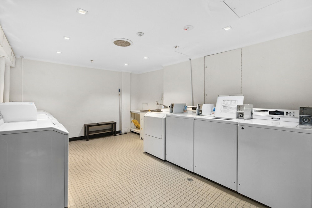 Stylish Studio in the Heart of Newtown With Pool