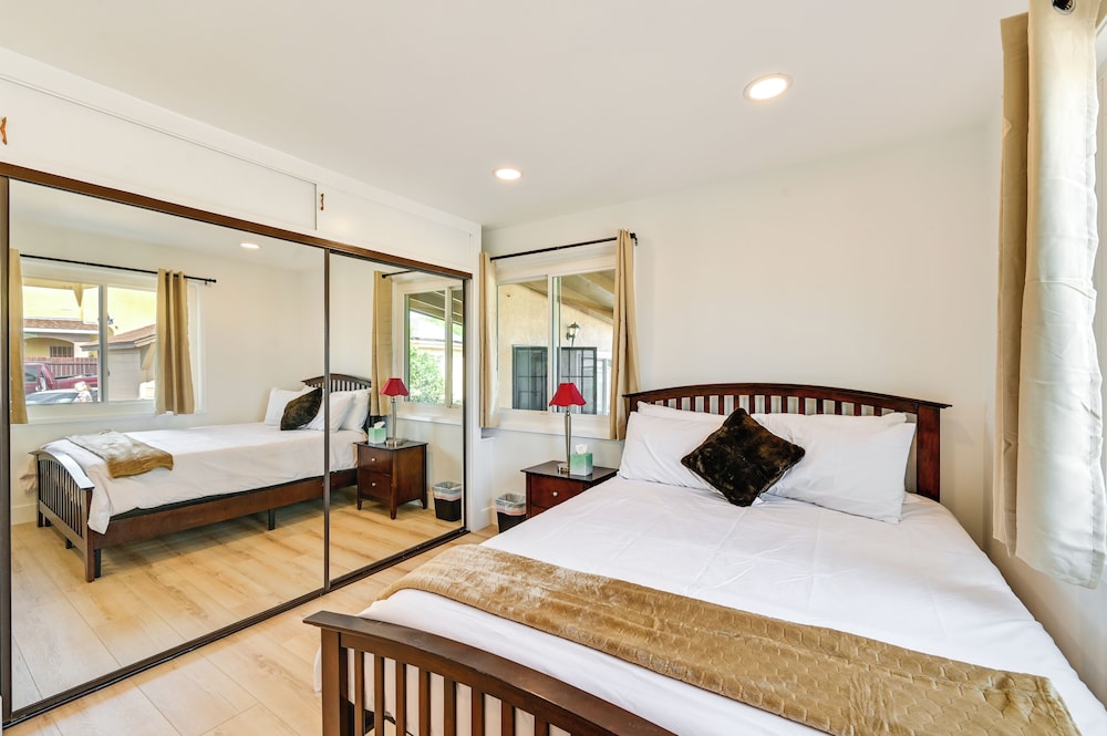 Sunny San Diego Home w/ Private Yard & Grill!