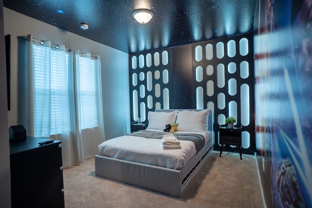 Fun and Relax 10 Bed Home Pool Themed Rooms