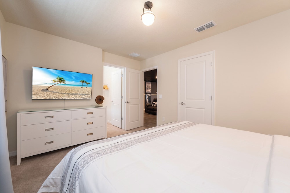 New Jungle Adventure 9BR Villa by Disney