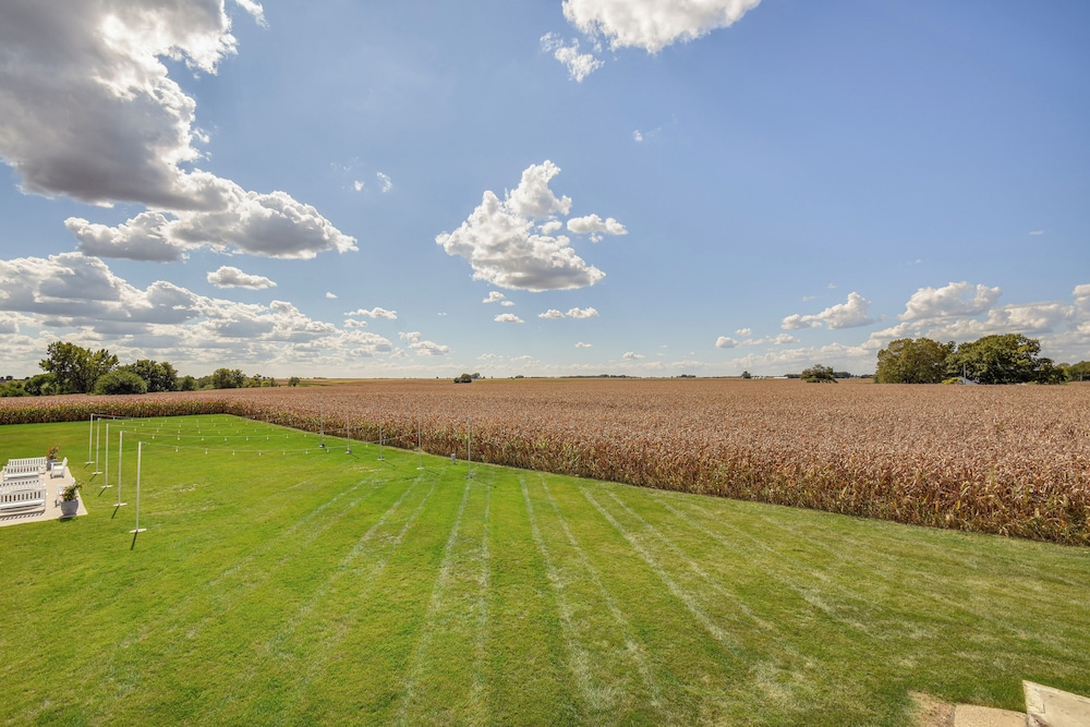 Rural Biggsville Vacation Rental w/ Porch - Property Image 11