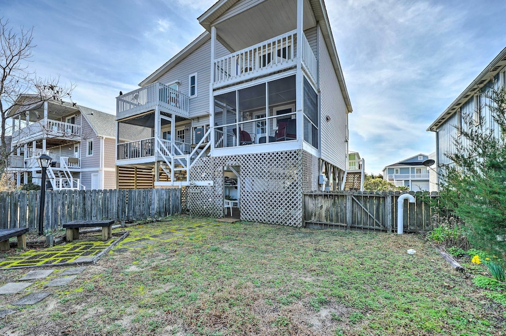 Holden Beach Vacation Rental: Short Path to Beach! view 4