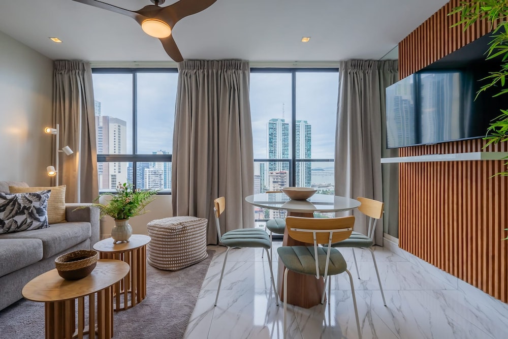 w Majestic 1BR w Beautiful View in Calle 50