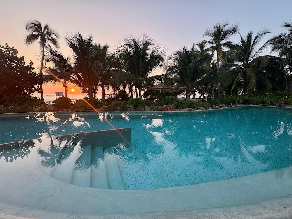 Luxury Oceanfront At Majahua