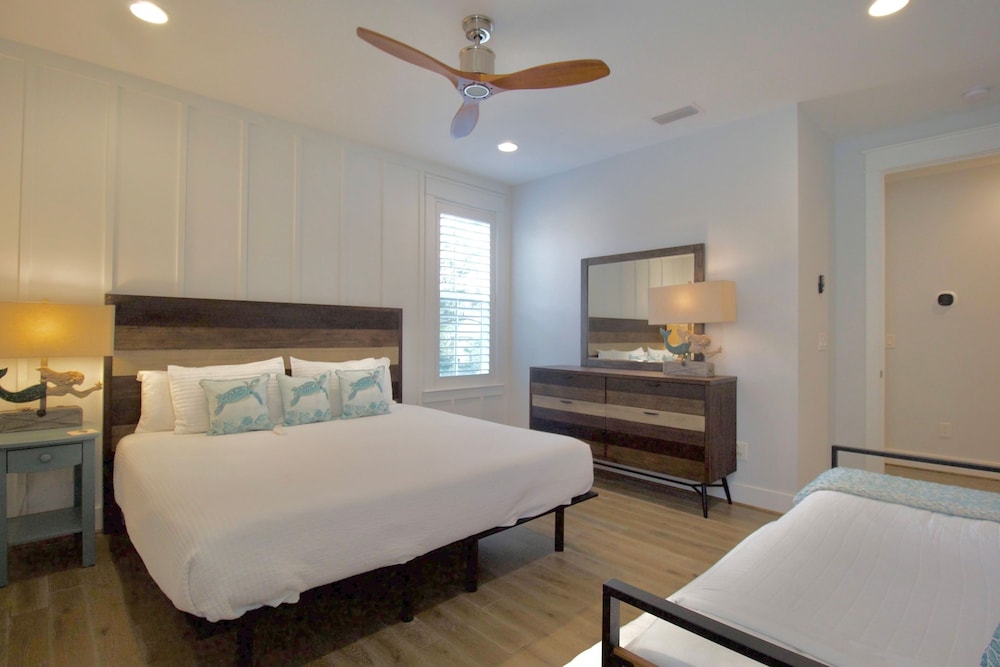 Beach Still My Heart by Avantstay with Pool Access