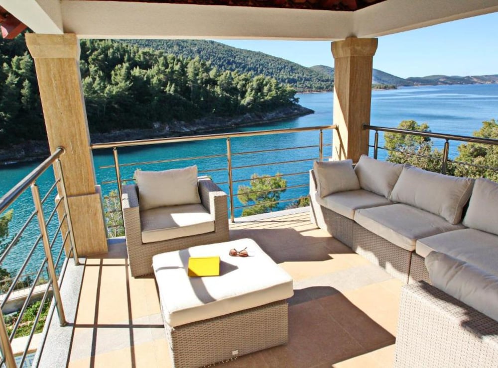 Beachfront Luxury Villa With Private Pool and Stunning Sea Views
