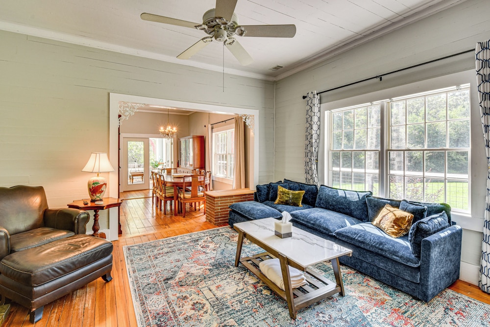 30 Acres & Pond: North Georgia Mtn Farmhouse