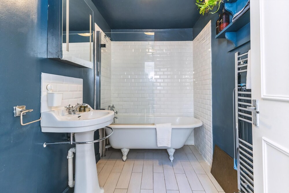 Leafy & Stylish Brixton Retreat