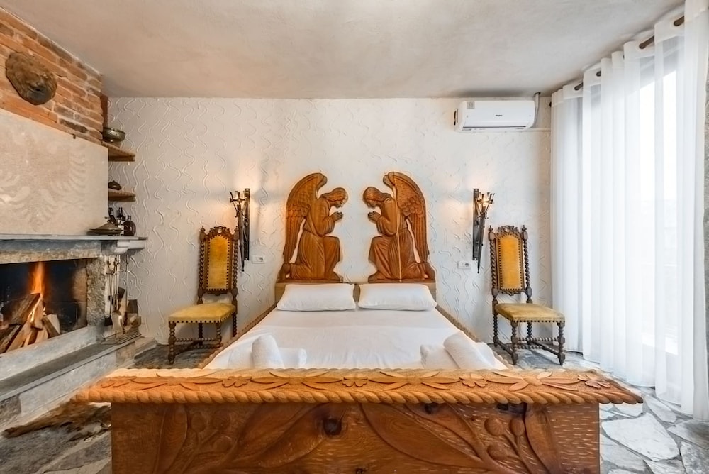 Kanuni - Authentic Albanian House