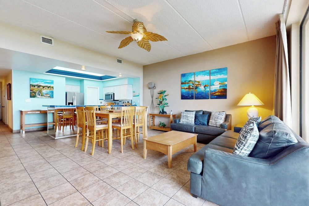 Gulf-view 3BR w/ Patio, Pools, Hot Tubs & Sauna