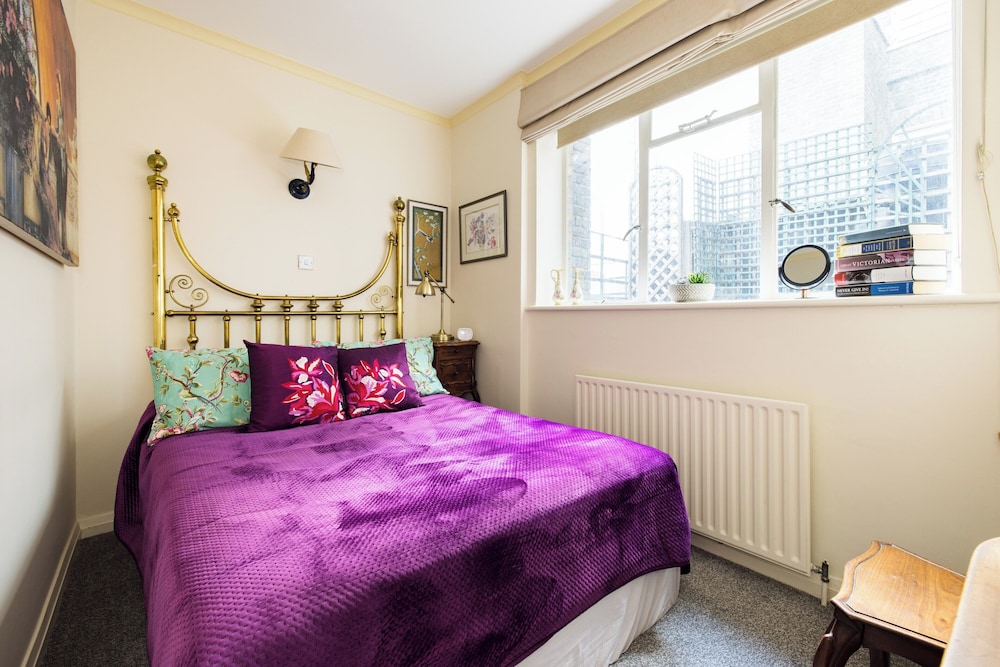 Mayfair 3-bed 6-guest W/patio & ac Berkeley Square