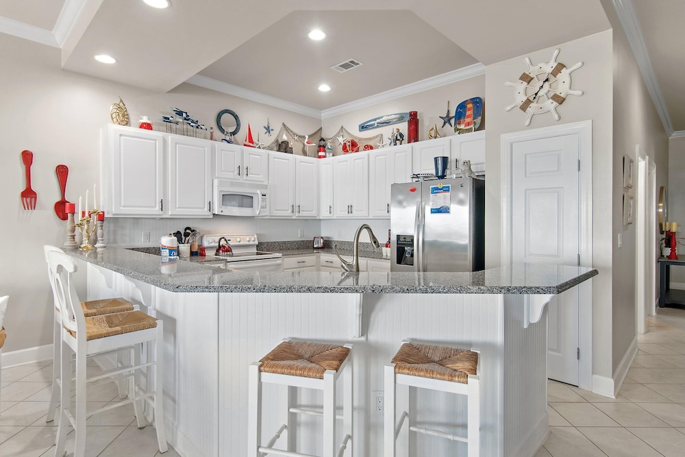 Pavilion Palms 204c