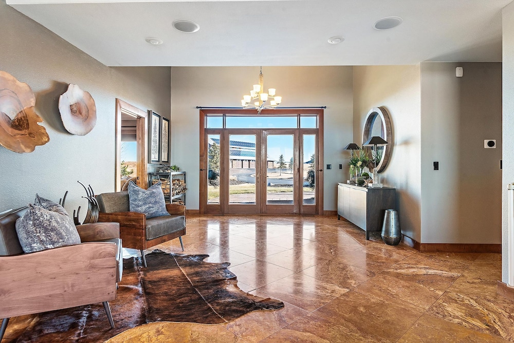 Raz Hideaway 7BR Ranch With Panoramic Mountain Views