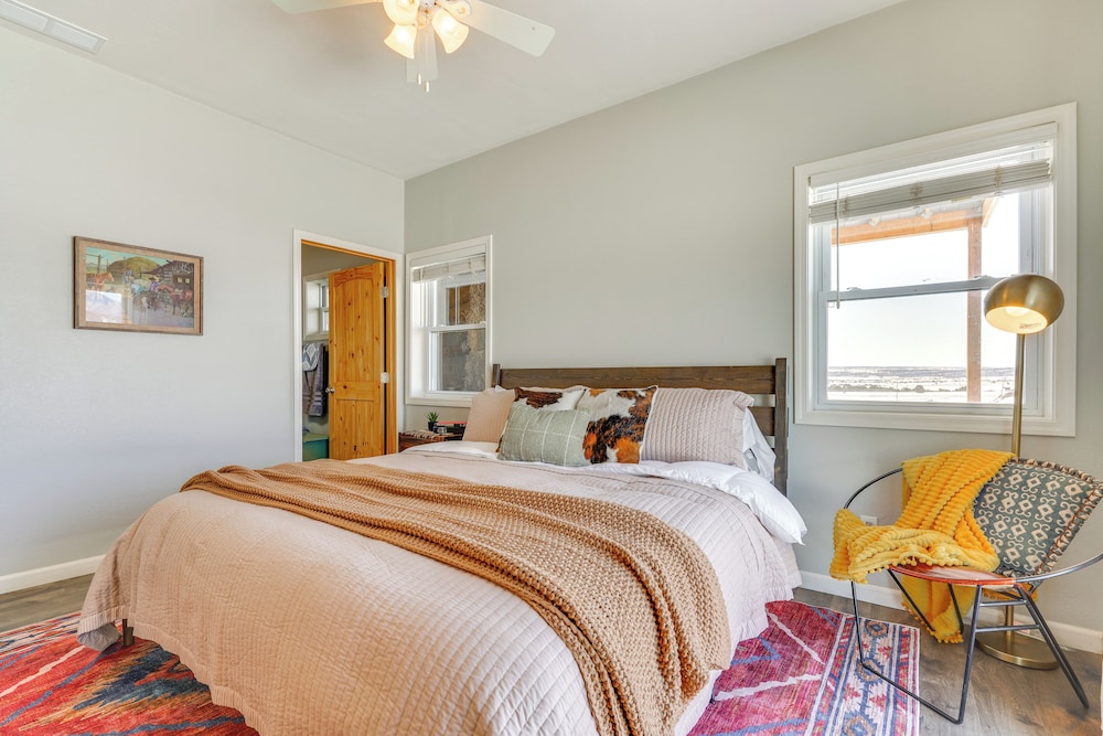 Mtn-view Hideaway w/ Wood Stove in Pueblo!
