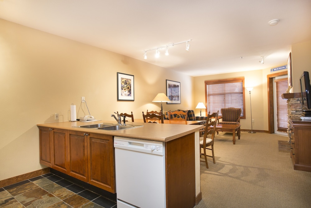 3212 - One Bedroom Standard Powderhorn Lodge 1 Condo by RedAwning view 4