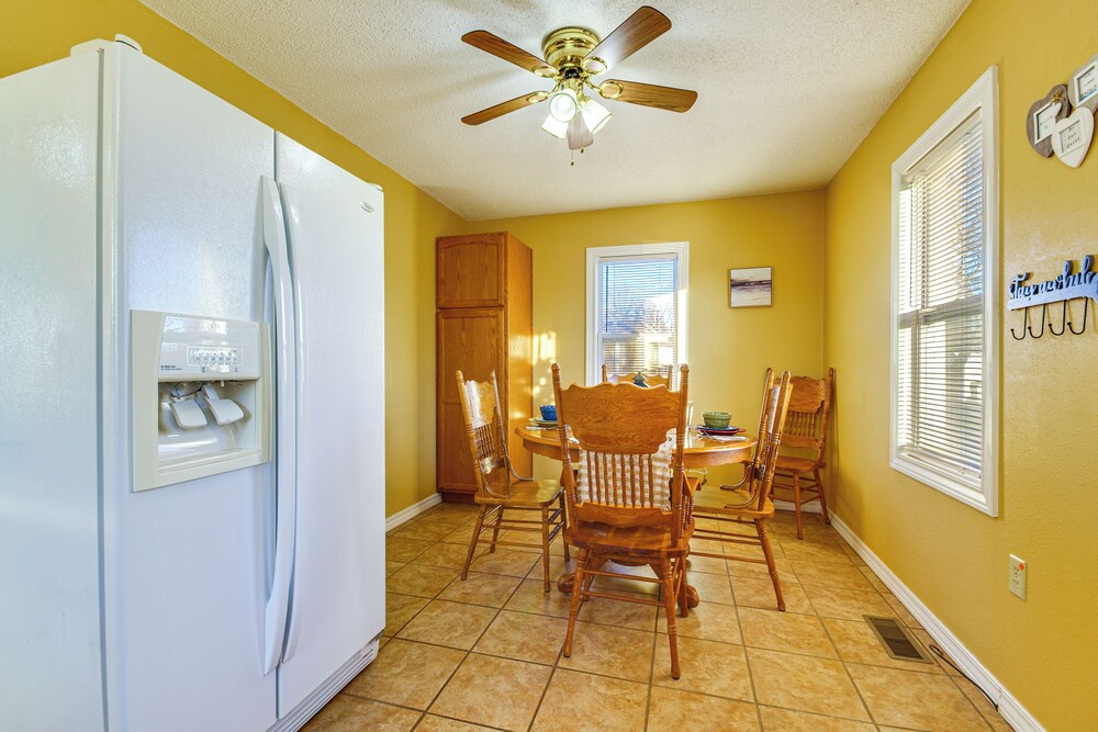 2 Mi to Stockton Lake: Family Home w/ Grill