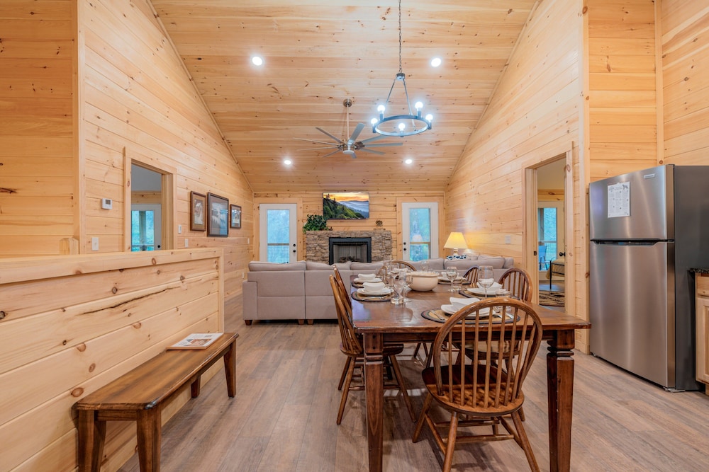 Misty Mountain Getaway - 2 bedroom 2 Cabin