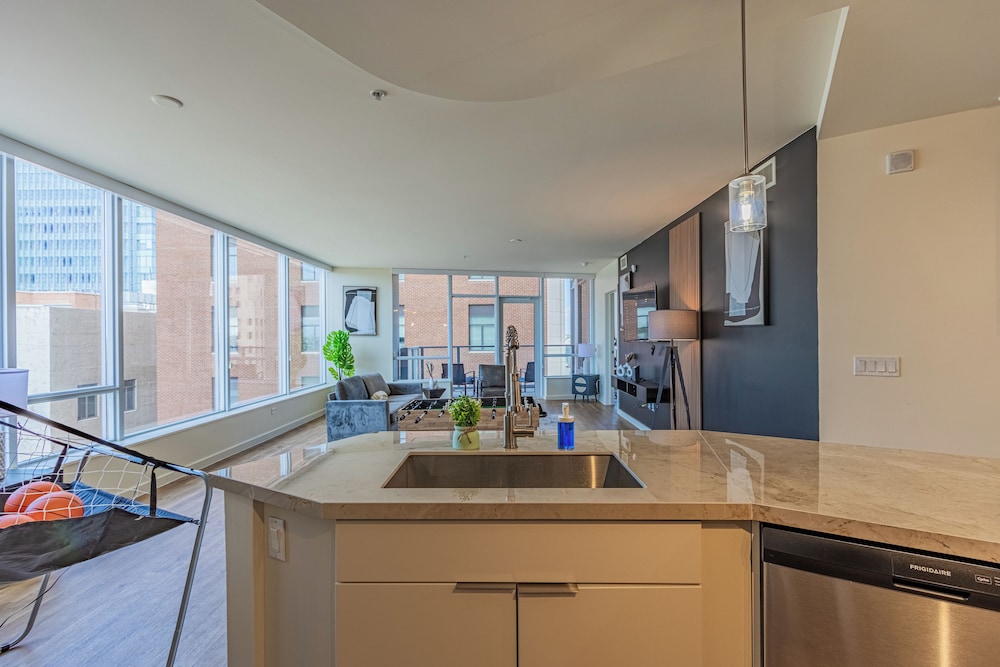 ROVE LIVING/KL - 44 Monroe