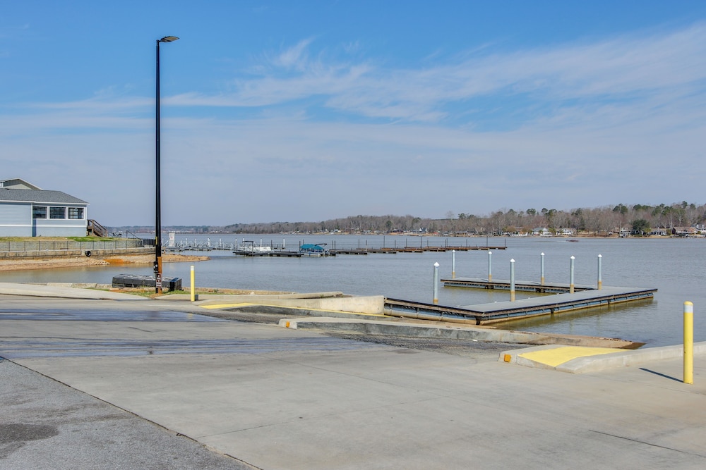 Lake Greenwood Getaway w/ Docks & Waterfront Views