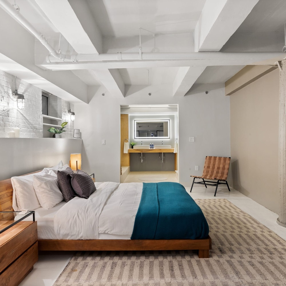 Greenwich Court by Rove Travel 3BR Loft w Sauna
