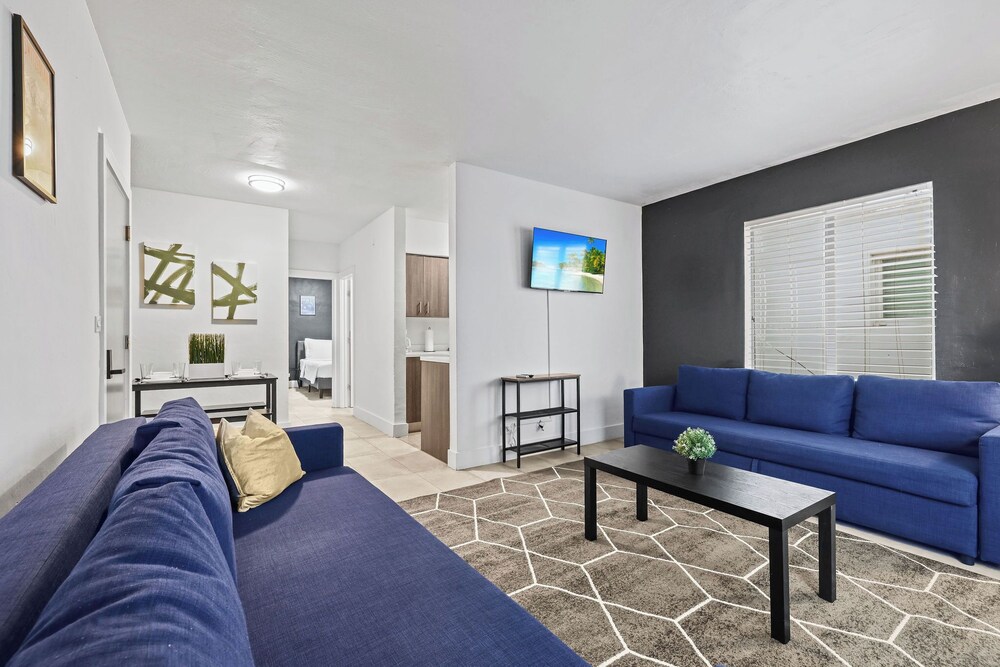 Harding Avenue Apartments by Andes STR