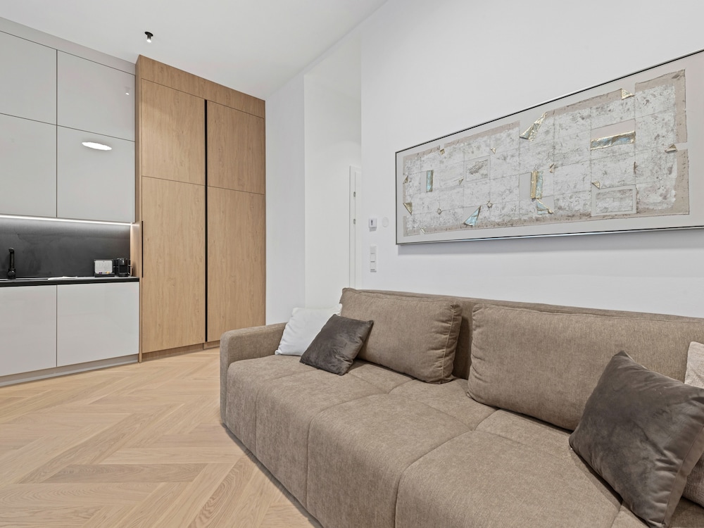 Living No. 5 by GT7 Hospitality