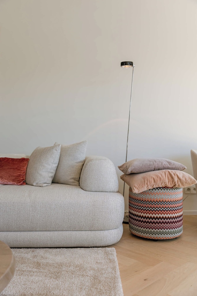 The Sassy Summit - Chic Comfort Views Good Vibe