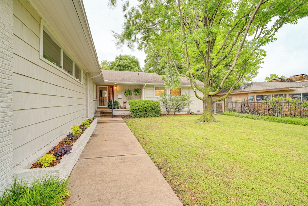 6 Mi to Dtwn: Waterfront Home in Tulsa!