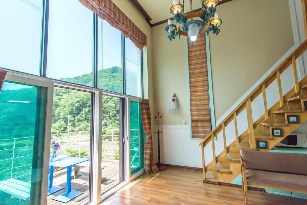 Sunny Junny Pension