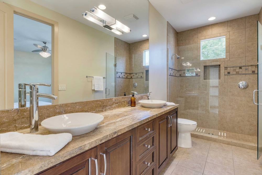 Luxe Scottsdale Oasis With Pool, Hot Tub, Firepit and Outdoor Lounge Avantstay
