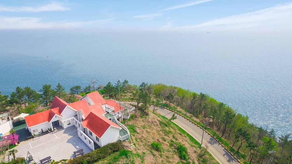 Namhae Baramundeok Pension view 4