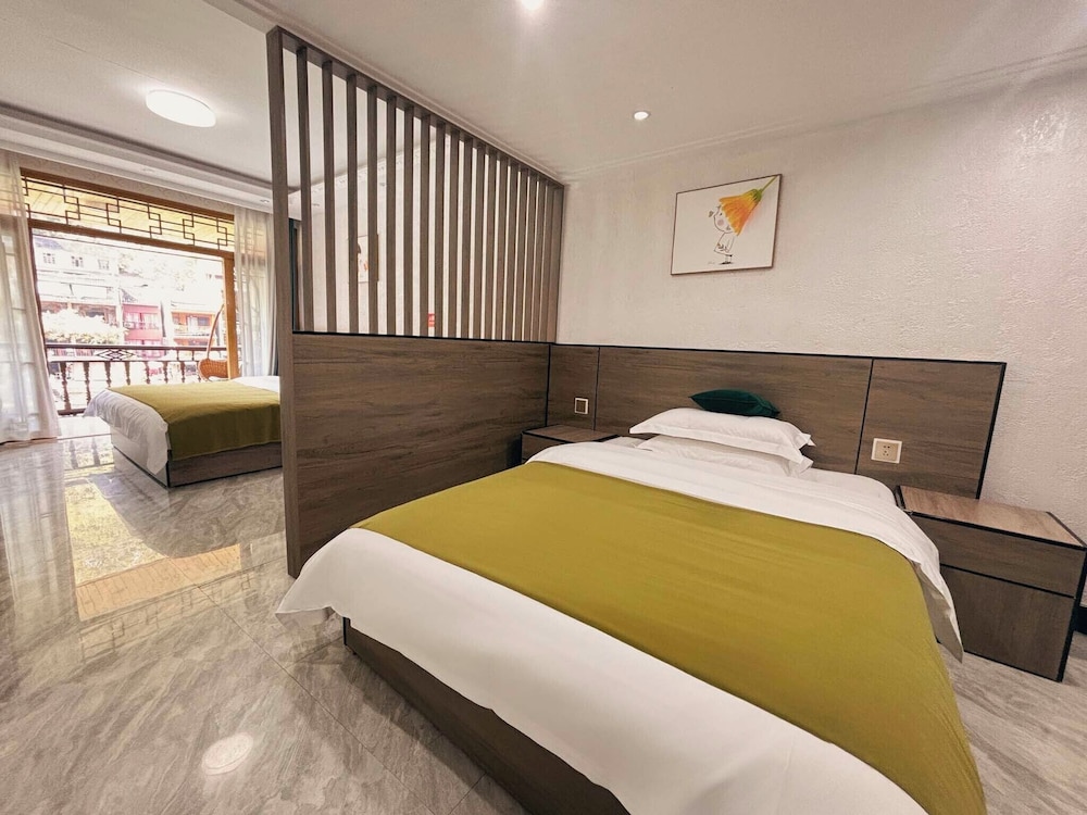 Fenghuang Oldtown Fuyuan Riverside Hotel