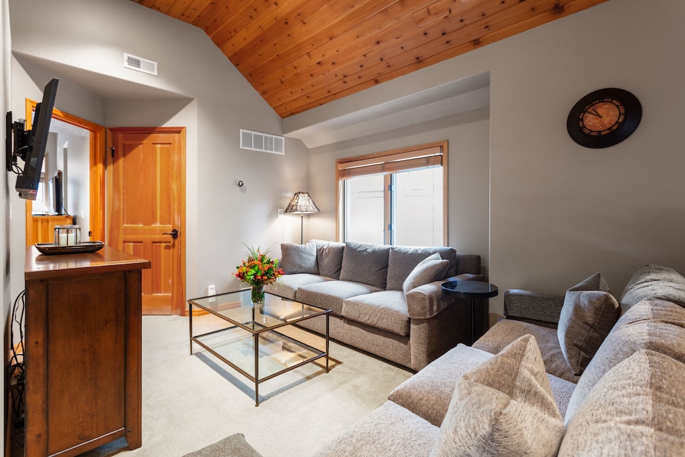 Deer Lake Village at Deer Valley Resort - Three Bedroom Condo with Loft and Hot Tub #2473 3 Condo