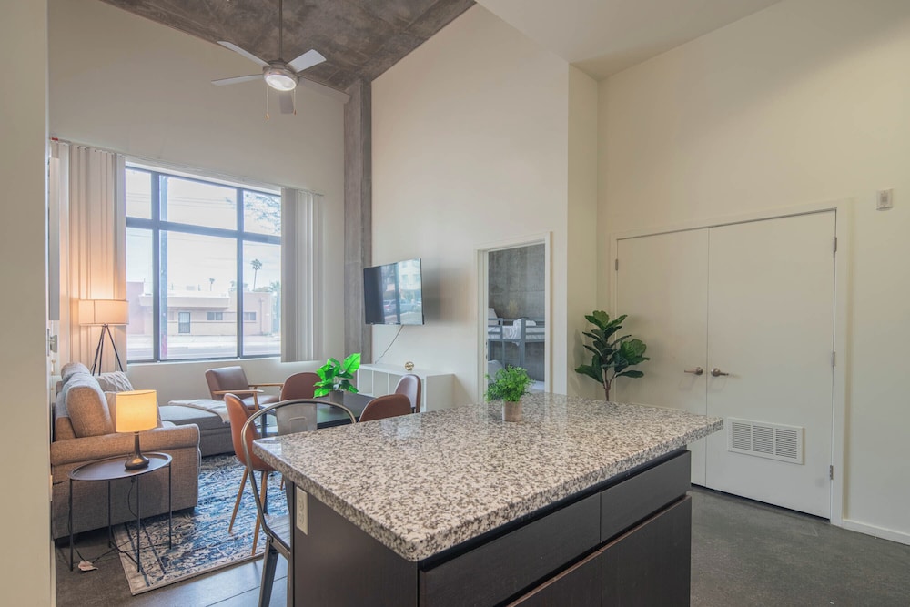 ROVE LIVING/KL - Roosevelt Point