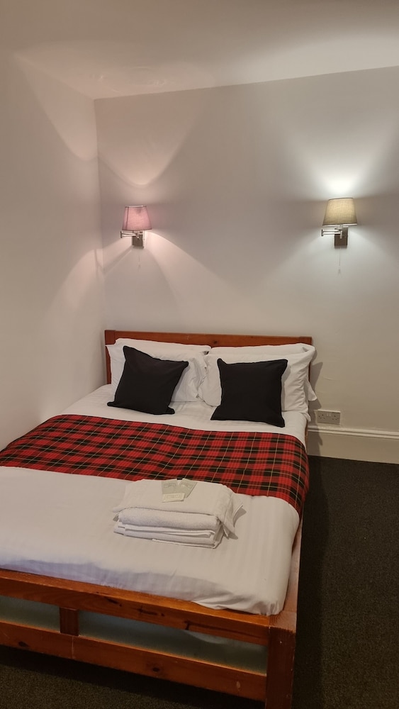 The Hampton Court Guesthouse