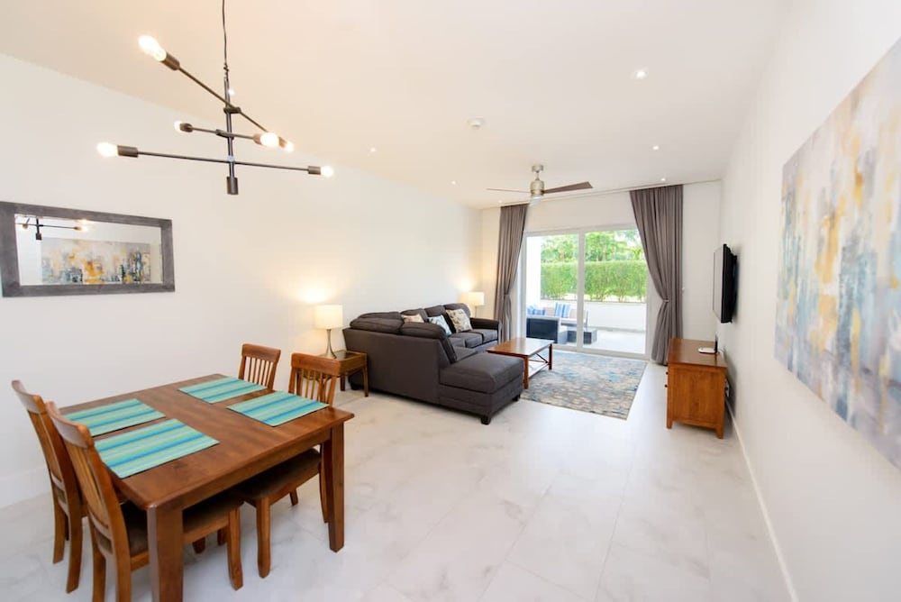 Cable Beach Condo Large Private Patio With BBQ