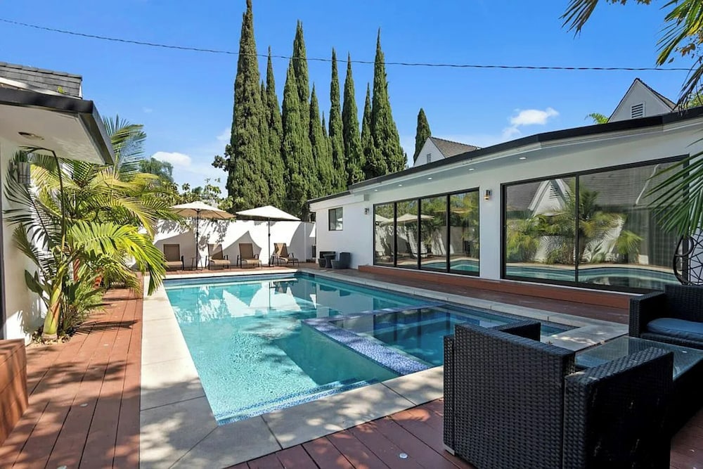 Mansfield Modern - Ultimate Entertainers Oasis With Guest House